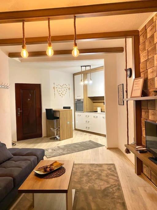 Nessi Apartment Prishtine Bagian luar foto