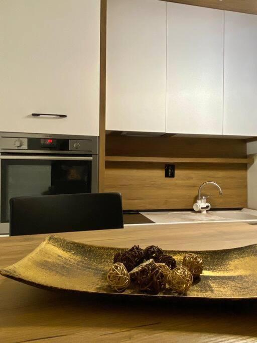 Nessi Apartment Prishtine Bagian luar foto