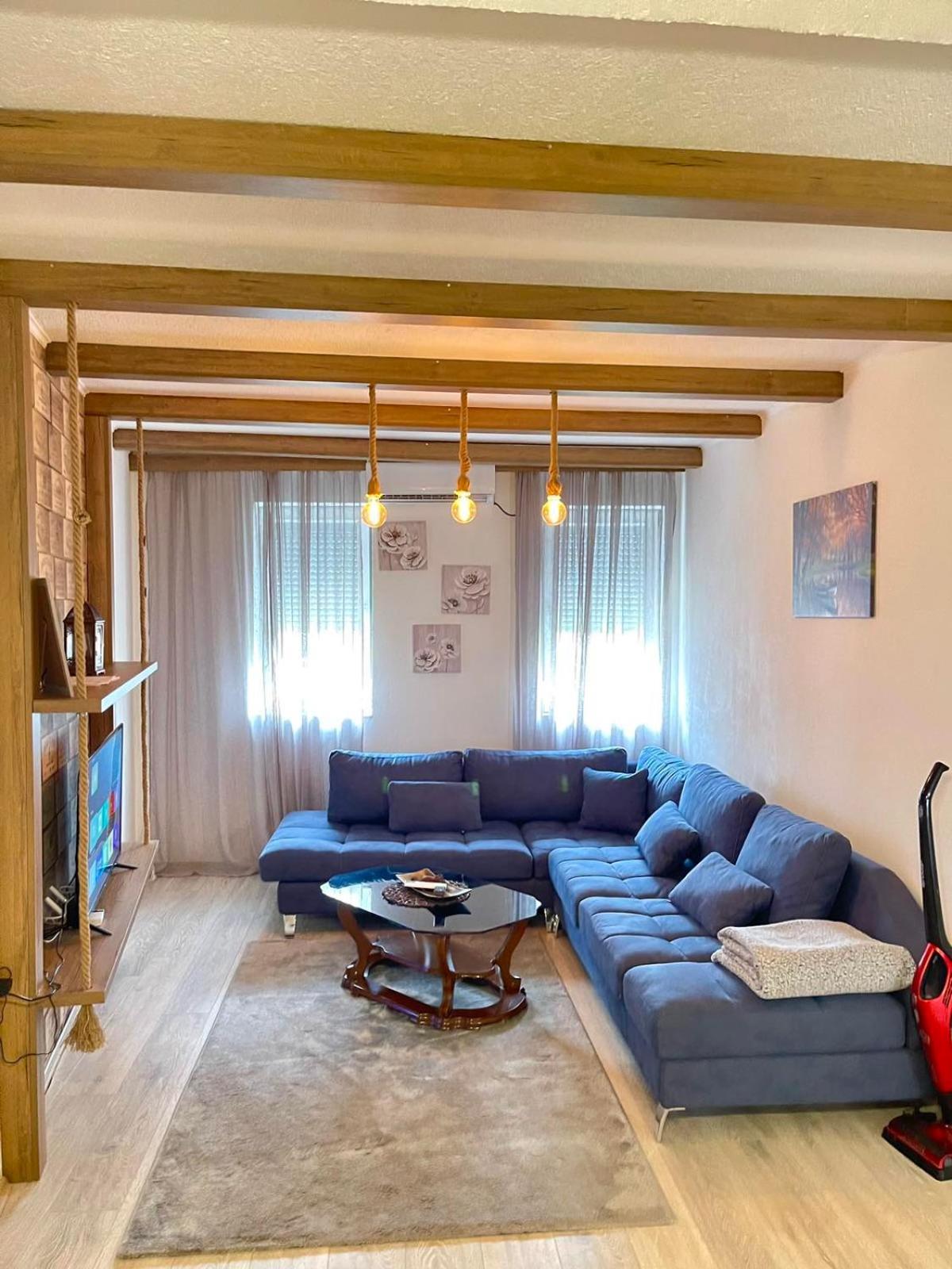 Nessi Apartment Prishtine Bagian luar foto