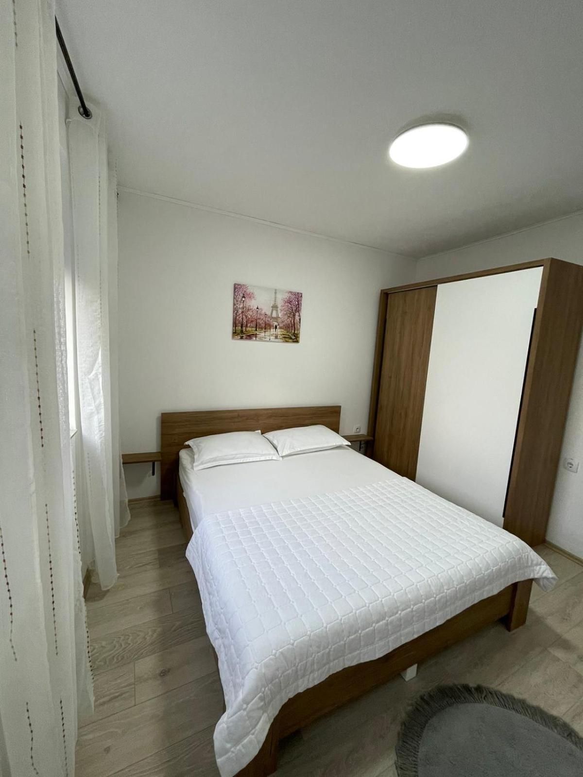 Nessi Apartment Prishtine Bagian luar foto