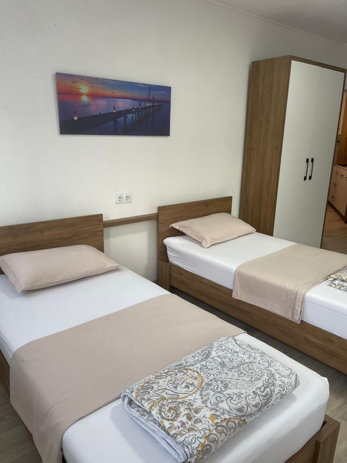 Nessi Apartment Prishtine Bagian luar foto