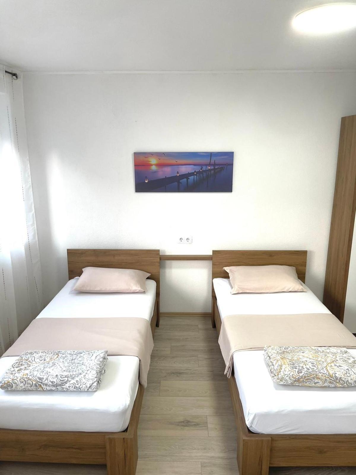 Nessi Apartment Prishtine Bagian luar foto
